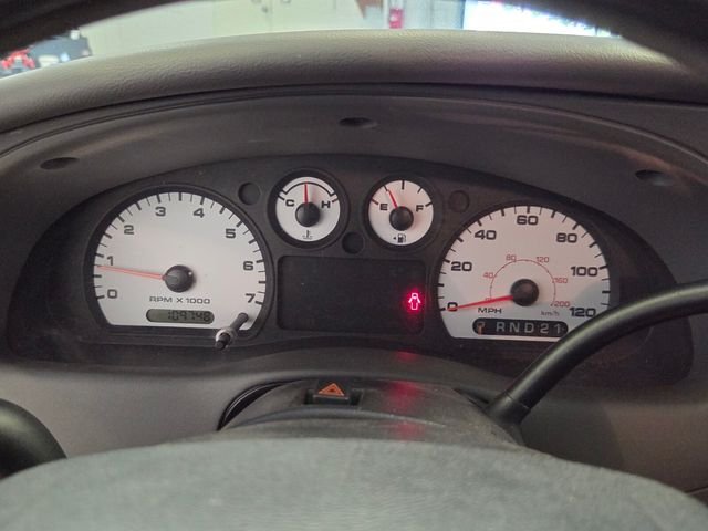 Used 2004 Red Ford Edge image 24