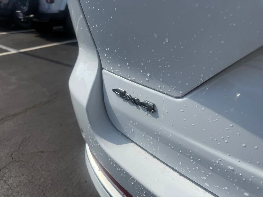 Used 2022 White Jeep Summit image 41