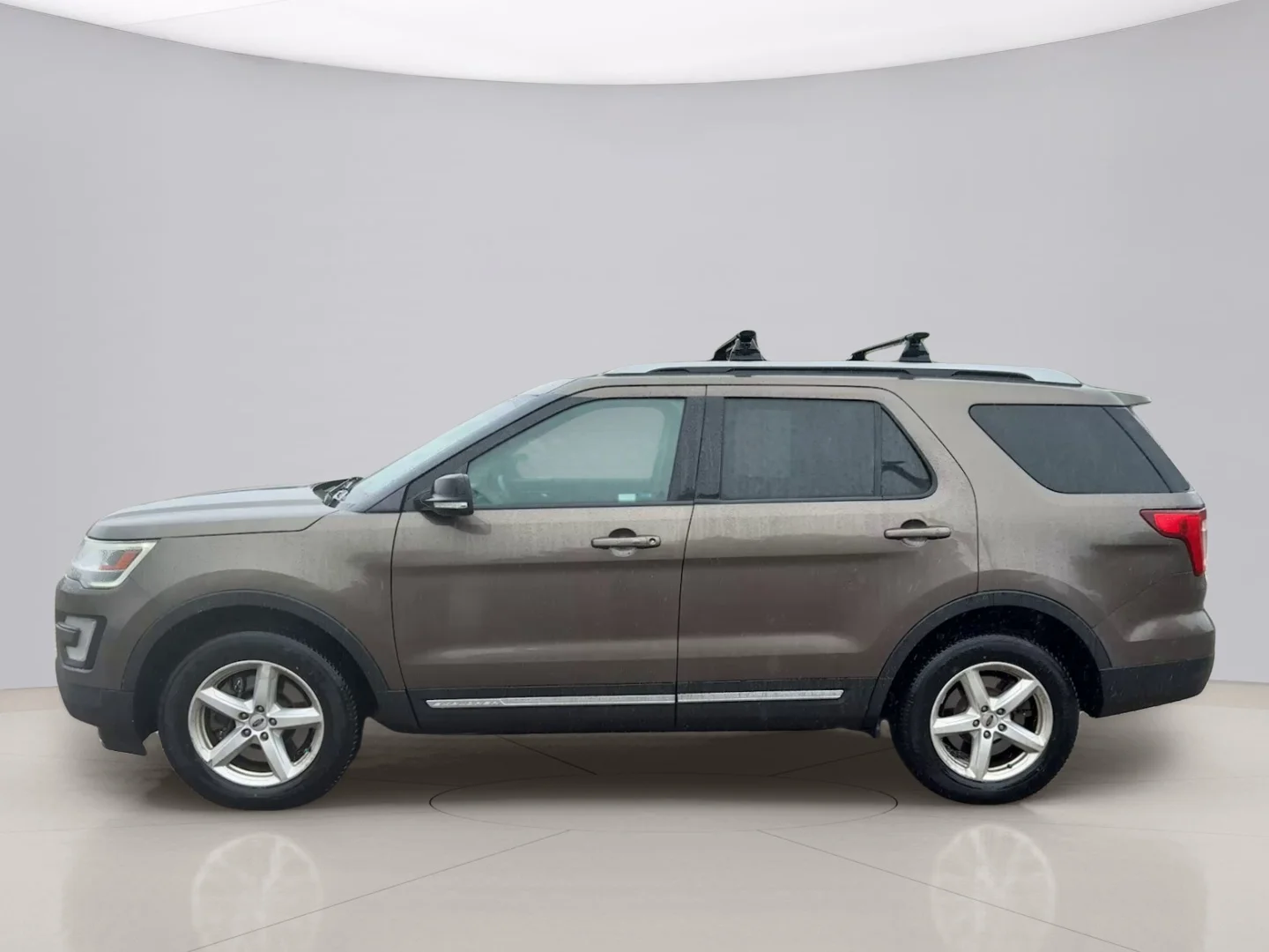Used 2016 Bronze Ford XLT image 2