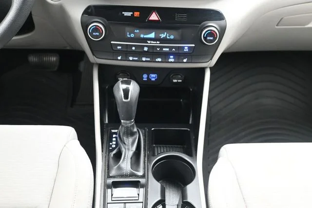 Used 2020 White Hyundai SEL image 21