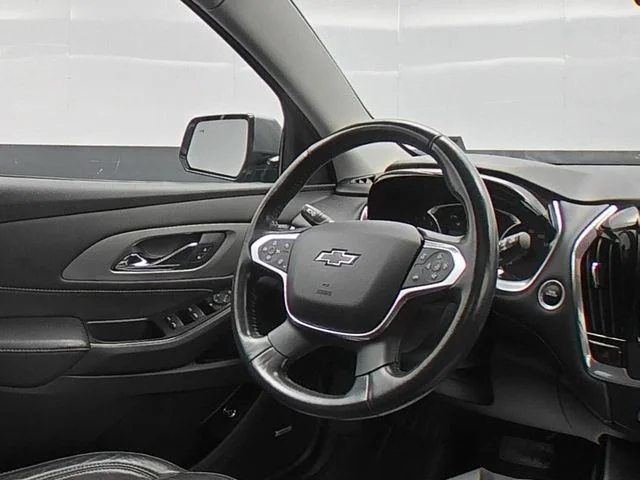 Used 2020 Gray Chevrolet RS image 35