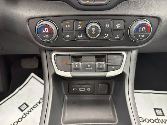 Used 2024 Downpour Metallic GMC SLT image 33