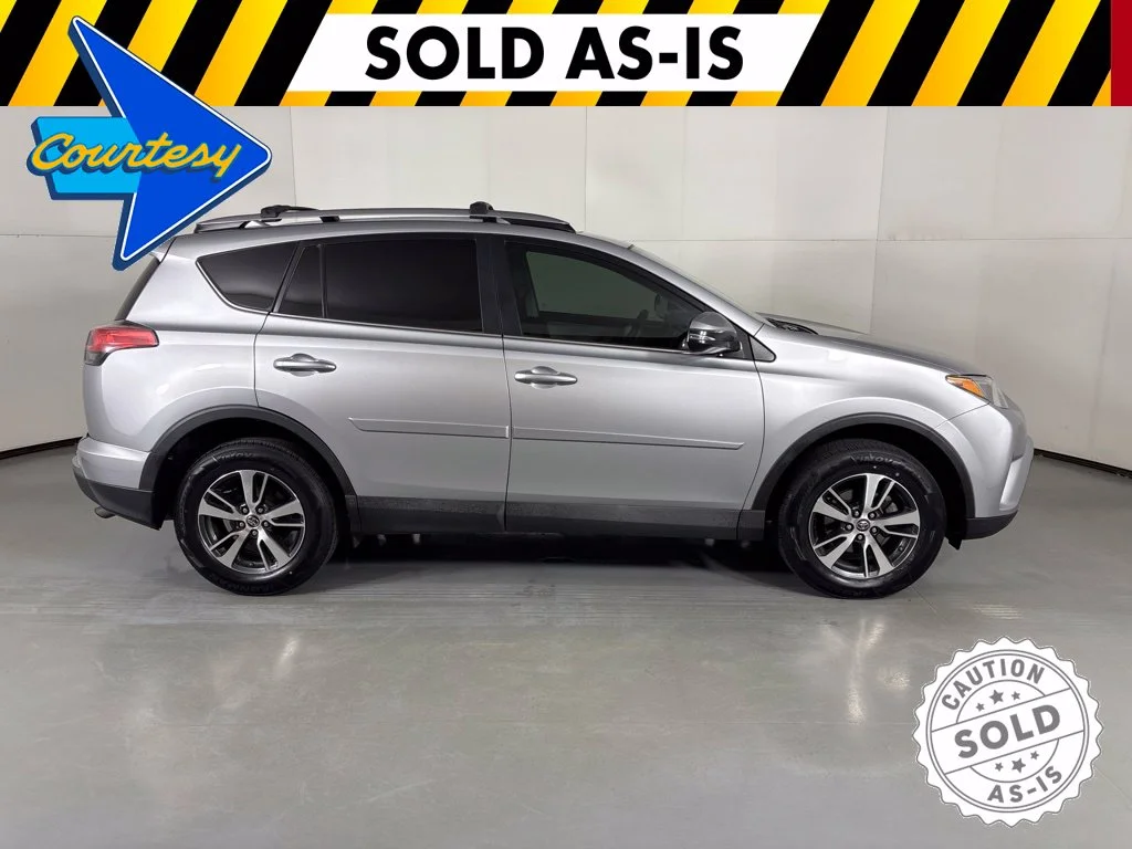 Used 2017 Silver Toyota XLE image 8