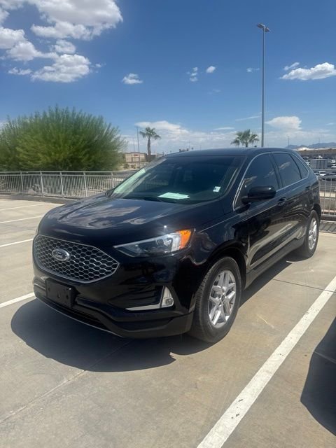 Used 2023 Black Ford SEL image 1