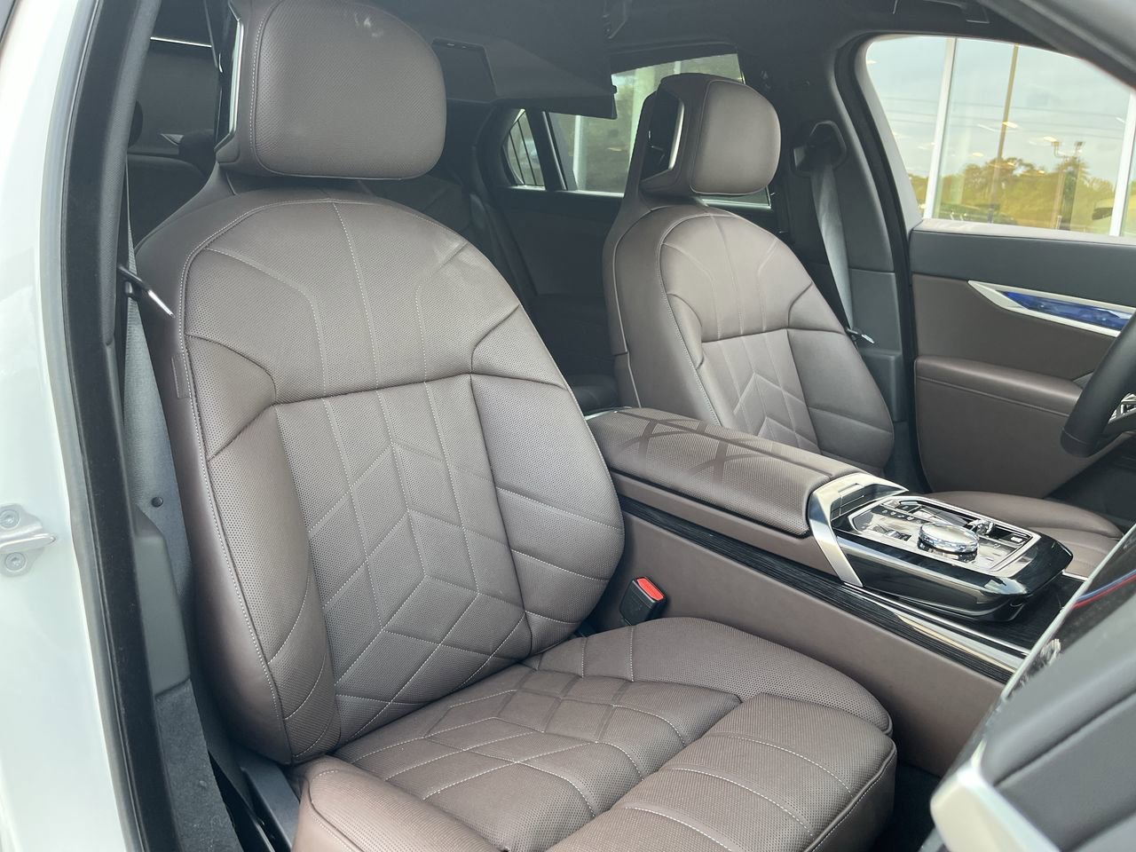 Certified Used 2025 Alpine White BMW 740i image 37