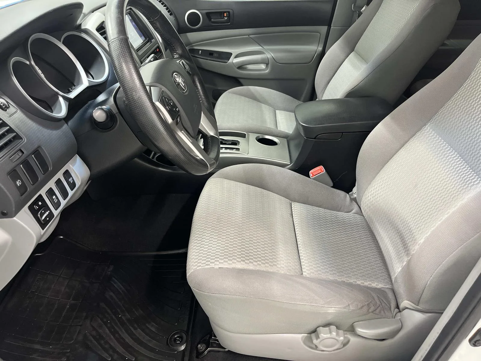 Used 2014 Super White Toyota Double Cab SR5 4.0L V6 4x4 image 15