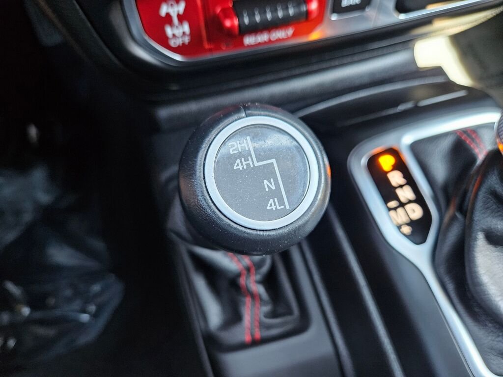 Used 2020 Bikini Pearl Coat Jeep Unlimited Rubicon image 28