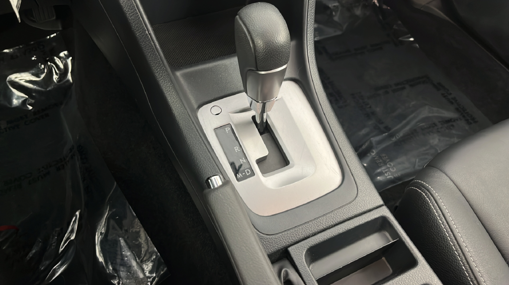 Used 2014 Ice Silver Metallic Subaru 2.0i Limited image 31