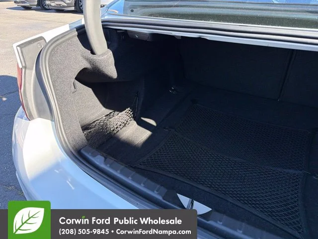 Used 2015 White BMW Base image 29