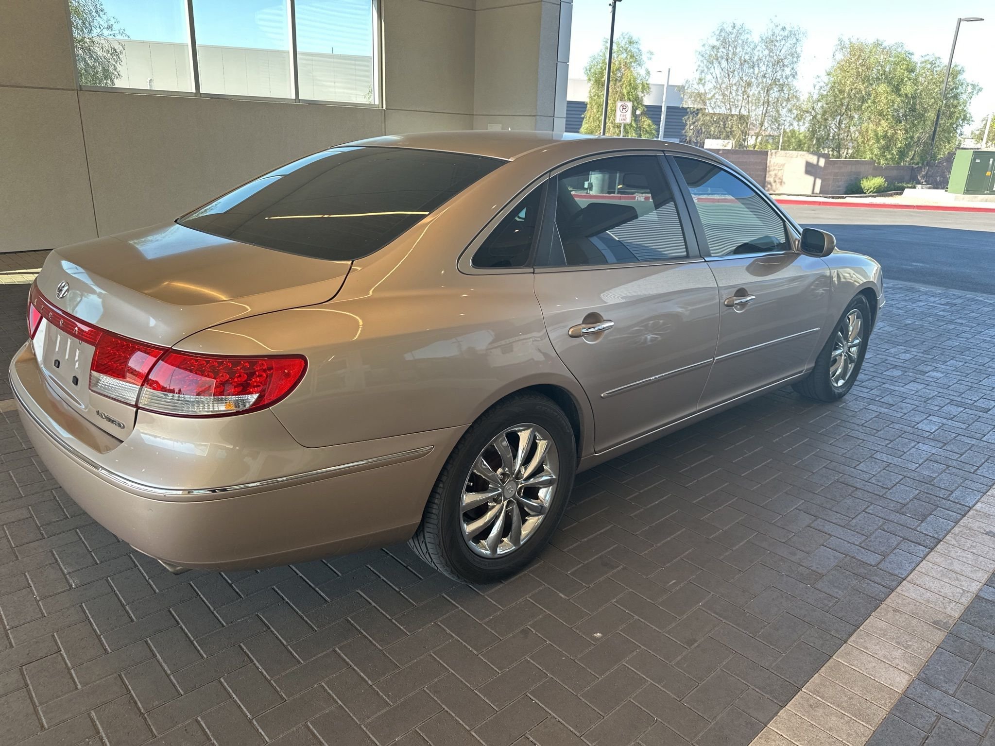 Used 2006 Golden Beige Hyundai Limited image 3