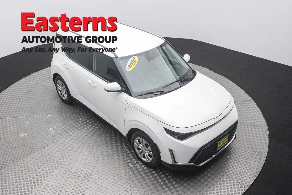 Used 2023 White Kia LX image 3