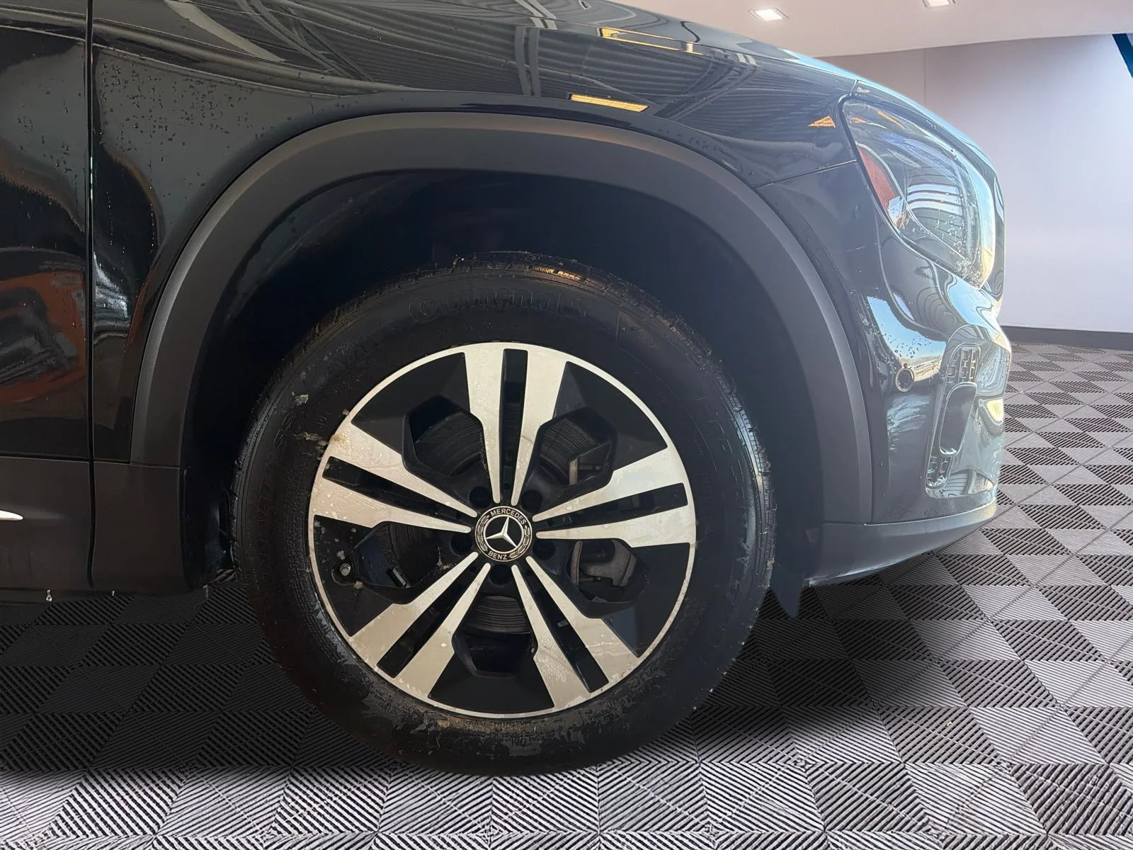Certified Used 2025 Black Mercedes-Benz Glb 250 image 3