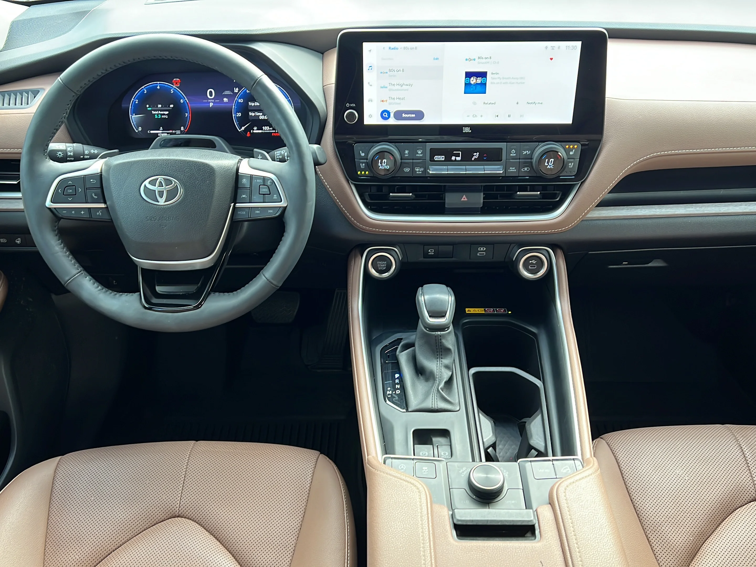 Used 2025 Pearl Toyota Platinum image 12