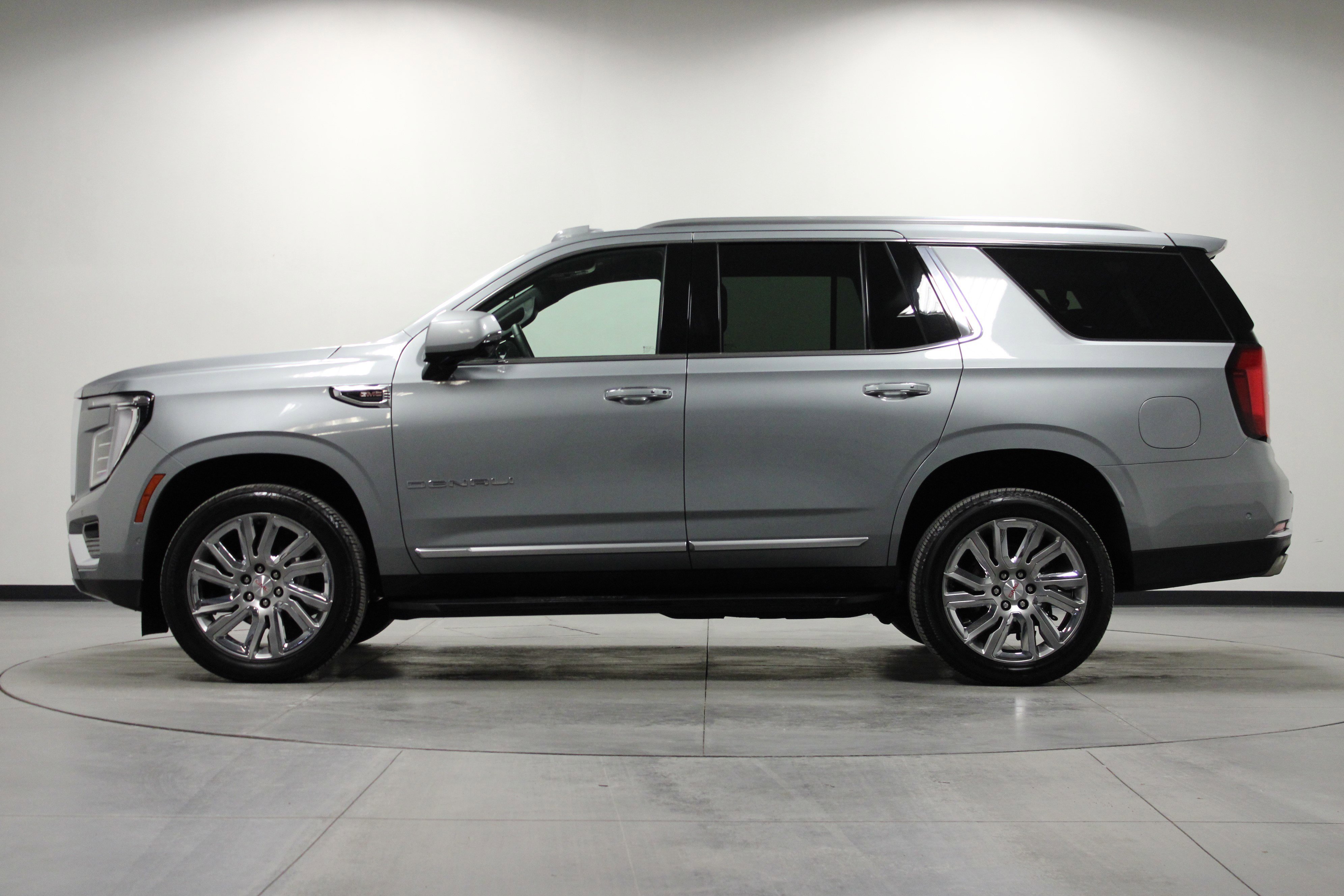 Used 2025 Sterling Metallic GMC Denali image 7