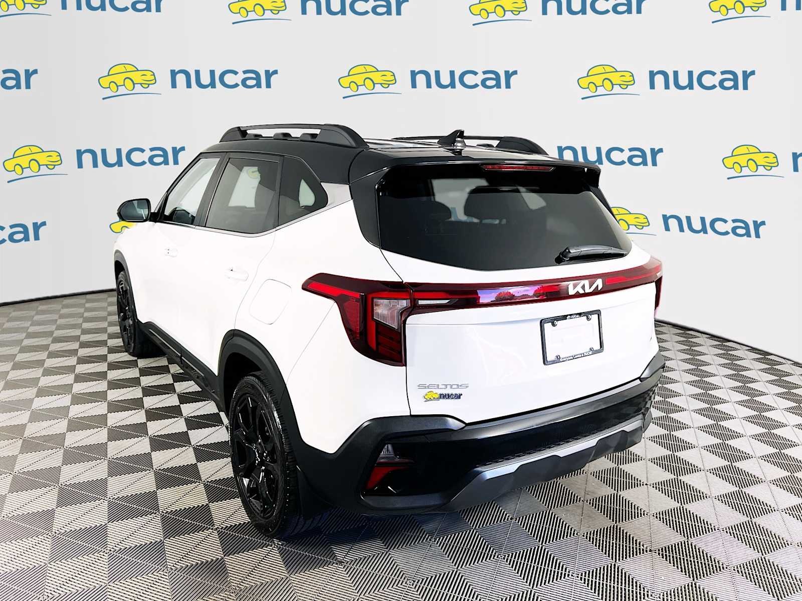 Used 2024 Clear White/Black Roof Kia X-Line image 5