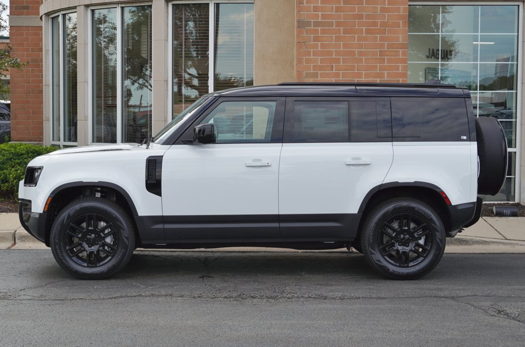 New 2026 Fuji White Land Rover S image 2