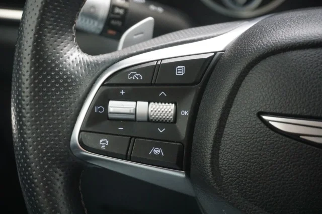 Used 2025  Genesis 2.5T image 25