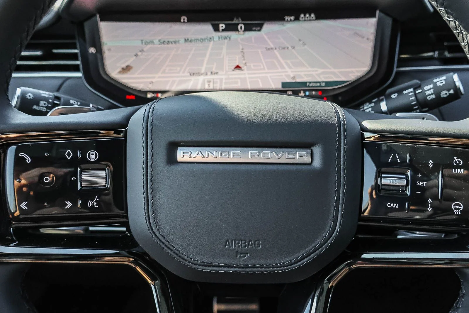 New 2026 Santorini Black Land Rover Dynamic SE image 35