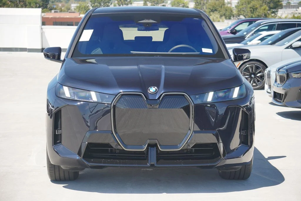 Used 2026 Black BMW xDrive60 image 2