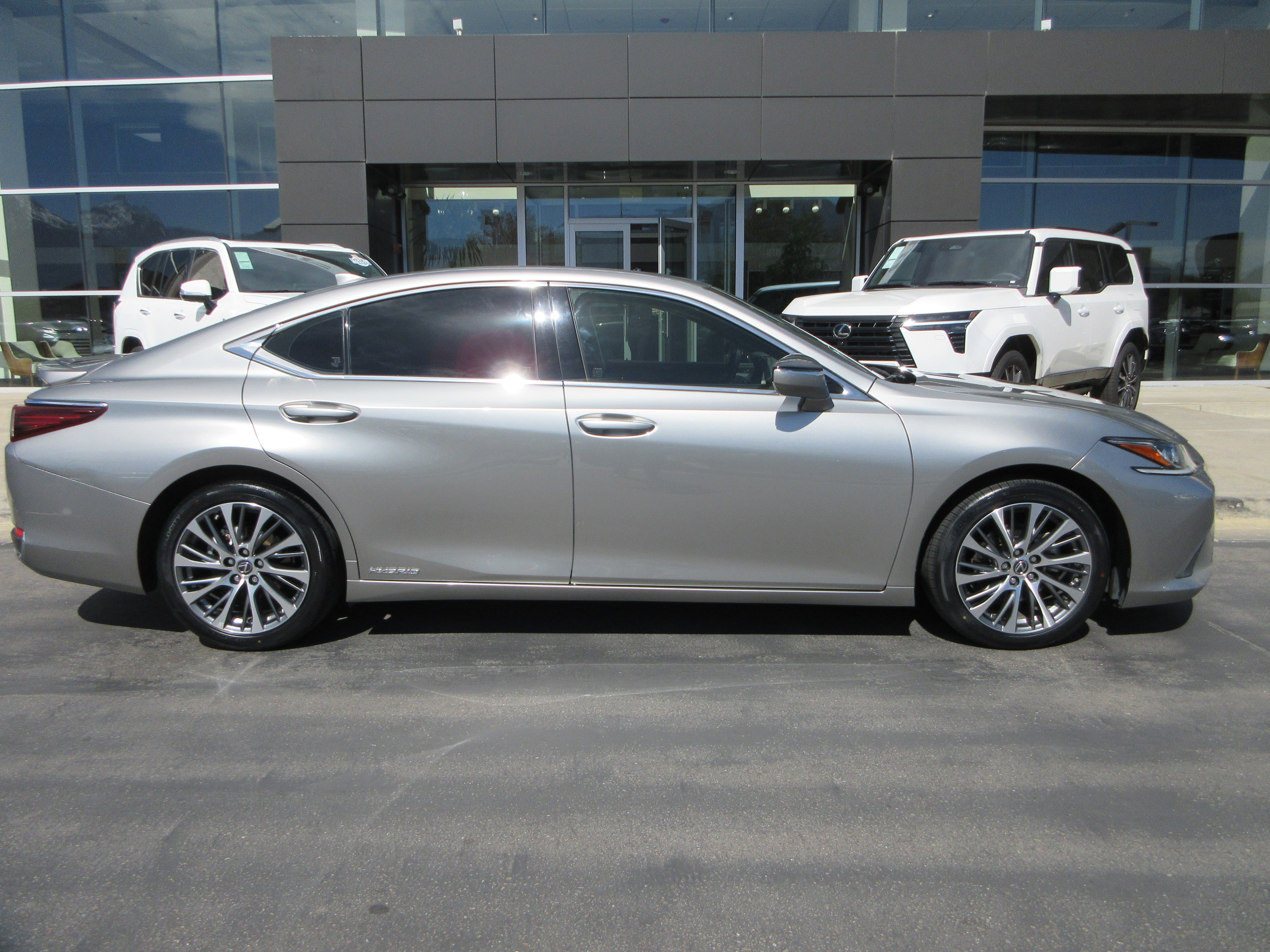 Used 2019 Atomic Silver Lexus 300h image 11