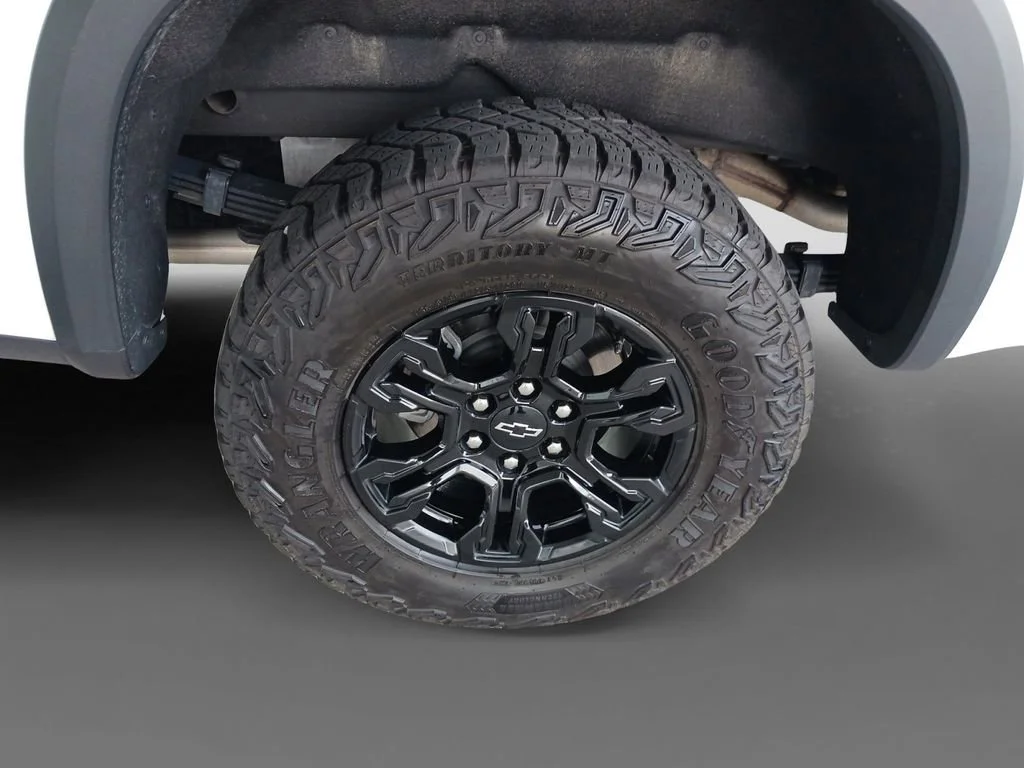 Used 2025 Summit White Chevrolet ZR2 image 10