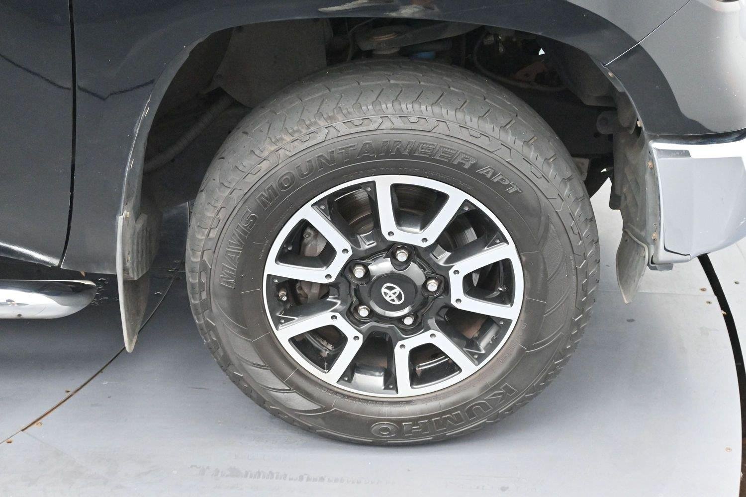 Used 2015 Attitude Black Metallic Toyota Limited image 34