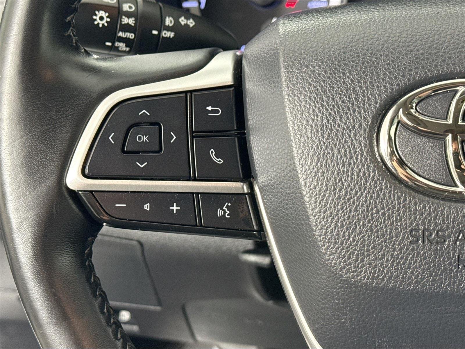 Used 2022 Celestial Silver Metallic Toyota XLE image 17