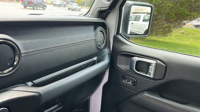 Used 2022 White Jeep Overland image 21