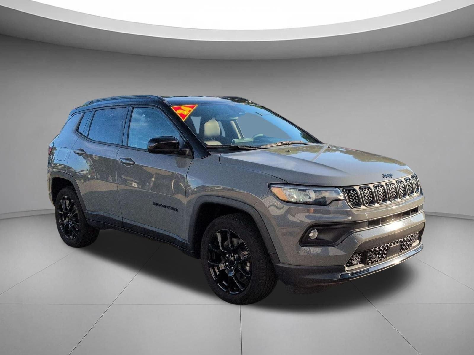 Used 2024 Baltic Gray Metallic Clearcoat Jeep Latitude image 7