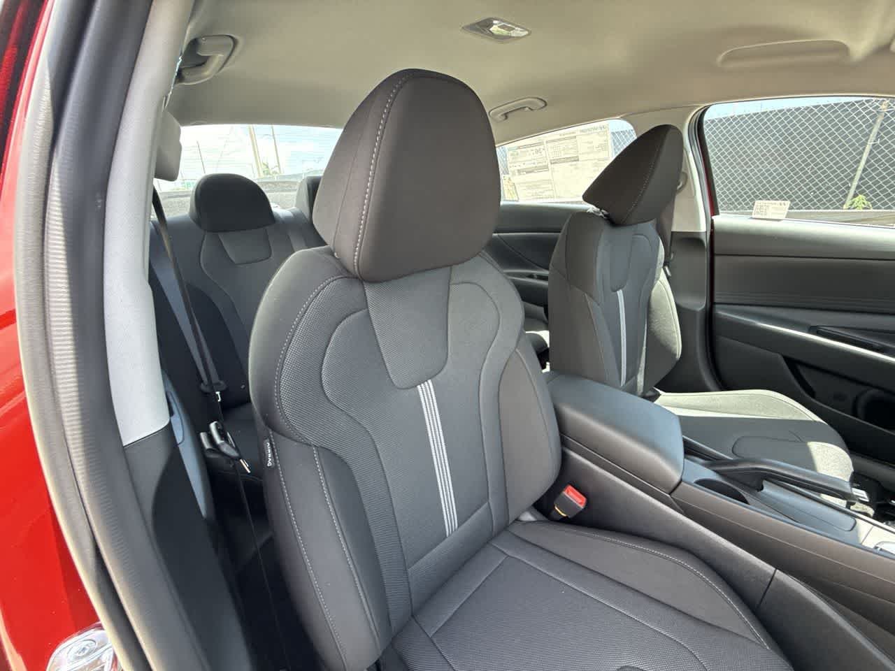 2025 Hyundai Elantra SE - Photo 27
