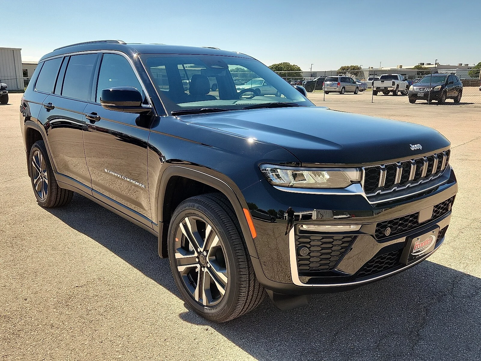 New 2027 High-Gloss Black Paint Jeep L LIMITED 4X4 image 6