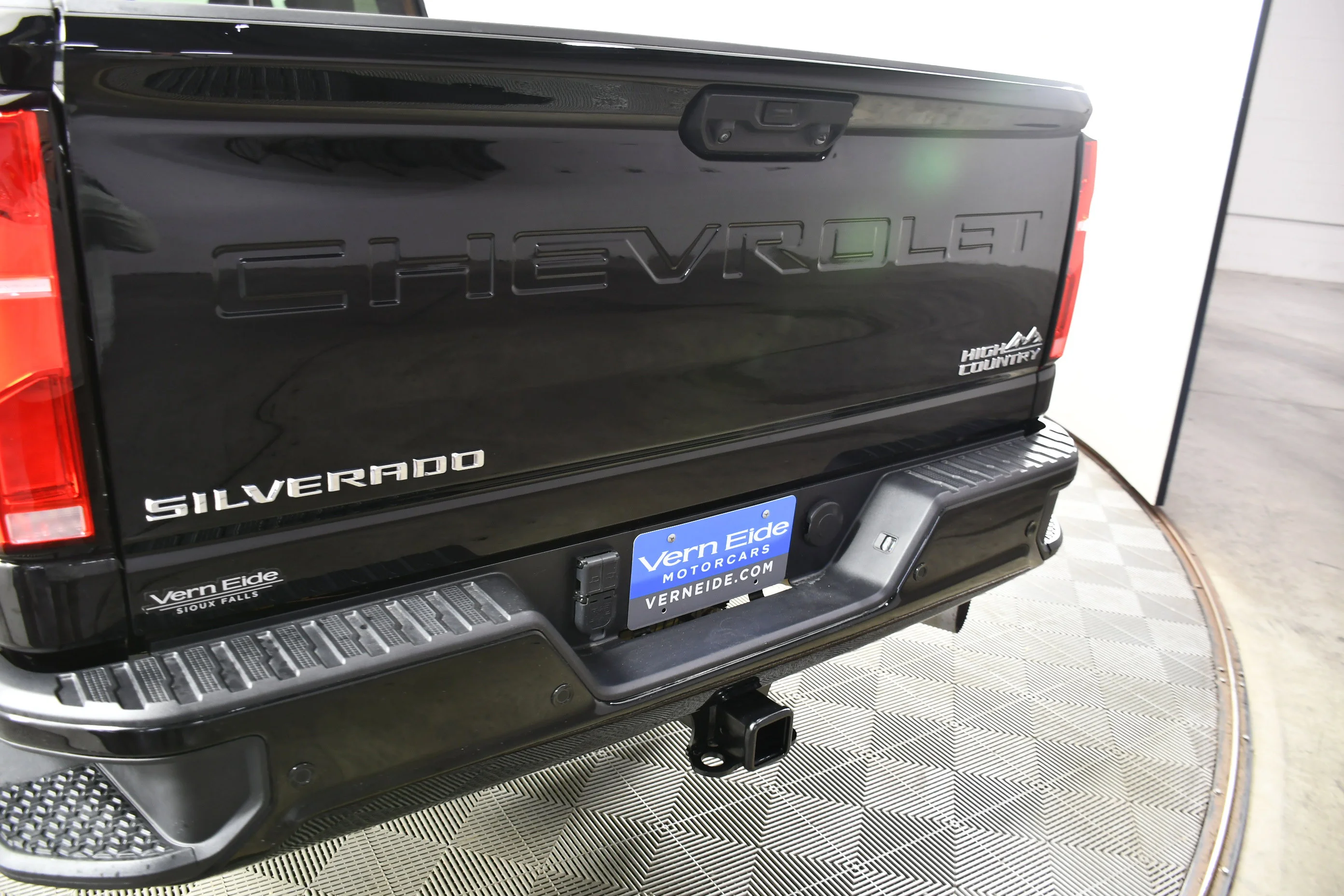Used 2024 Black Chevrolet High Country image 15