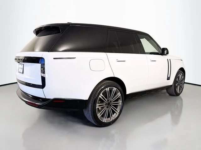 New 2026 Fuji White Land Rover SE image 5