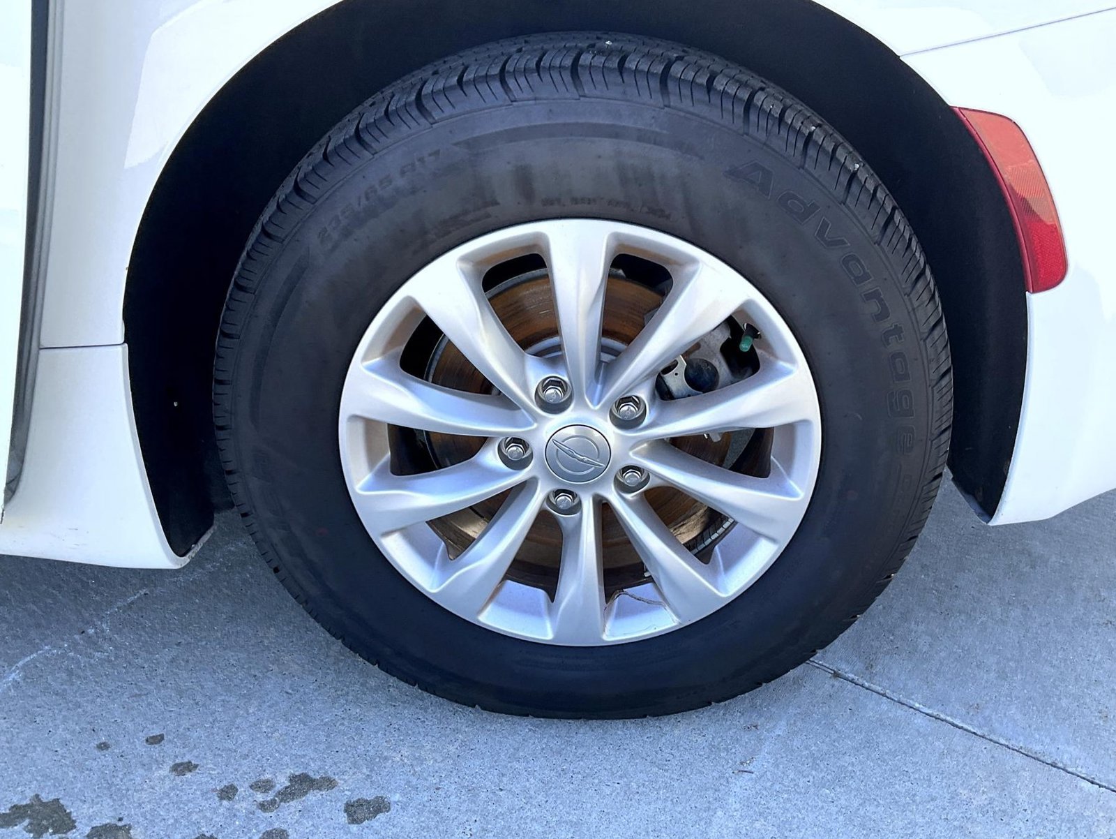 Used 2018 White Chrysler Touring L Plus image 24