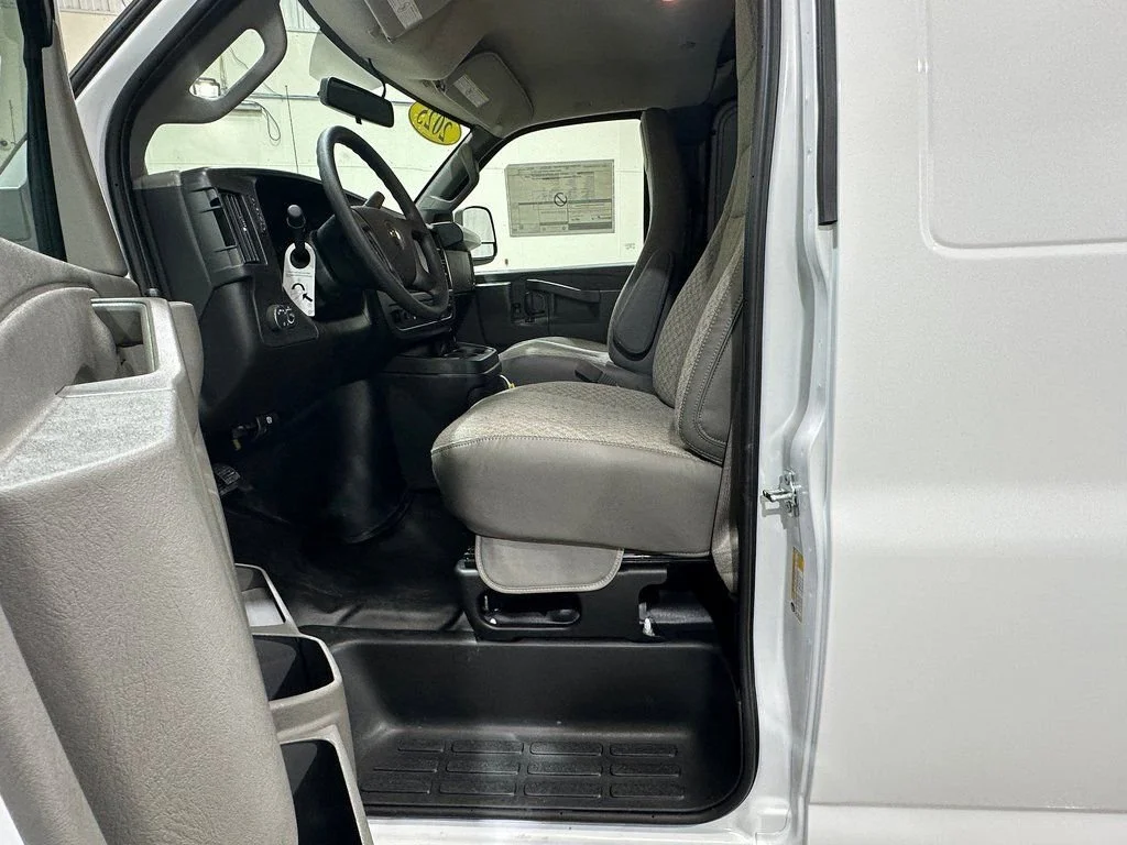 2025 Chevrolet Express Cargo Work Van - Photo 14