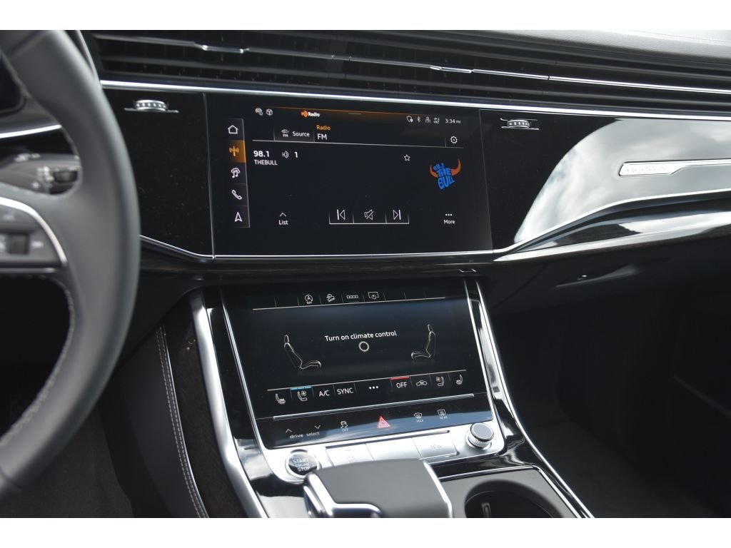 Used 2025 Gry Audi Premium Plus image 21
