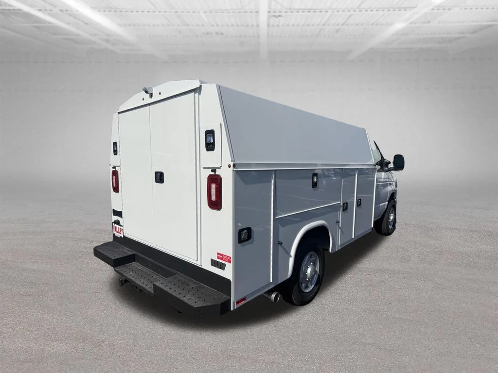 New 2026 Oxford White Ford E-350 SRW image 3