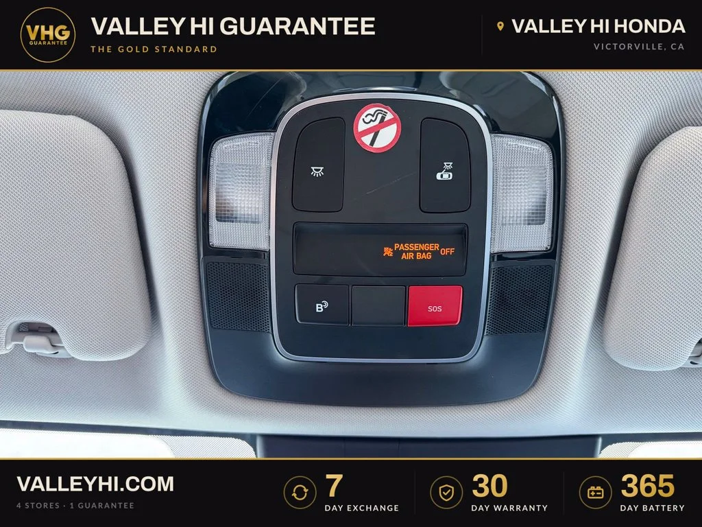 Used 2025 White Hyundai SEL image 27