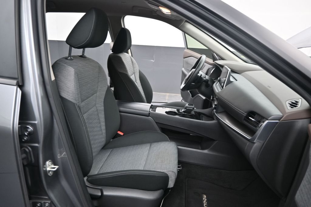 Used 2023 Gray Nissan SV image 22