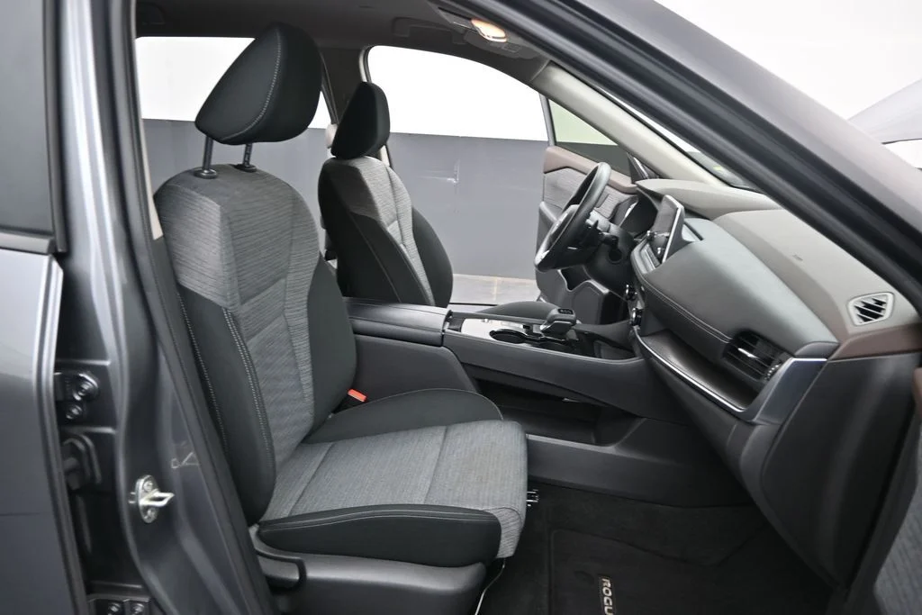 Used 2023 Gray Nissan SV image 22