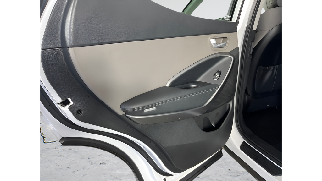 Used 2018 White Hyundai 2.4 Base image 11
