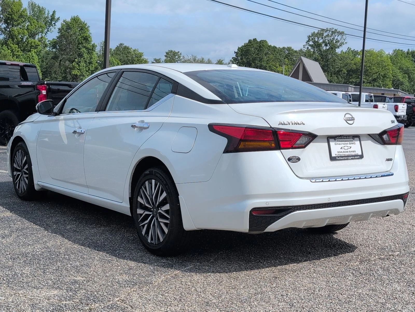 Used 2023 White Nissan 2.5 SV image 3
