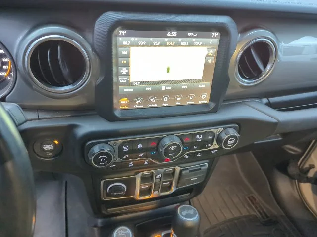 Used 2022 Beige Jeep Unlimited Sahara image 7