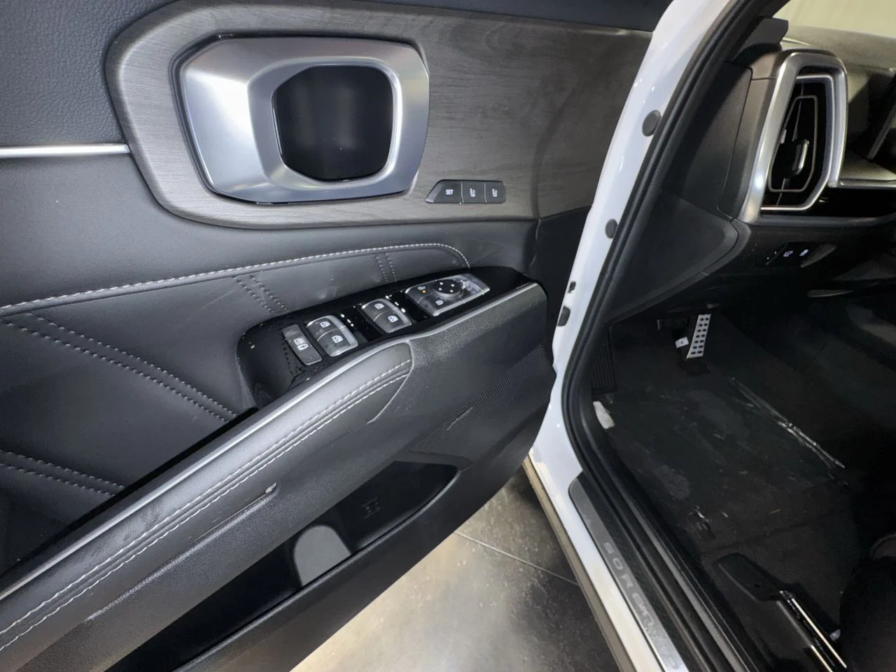 New 2026 White Pearl Kia X-Line SX Prestige image 17