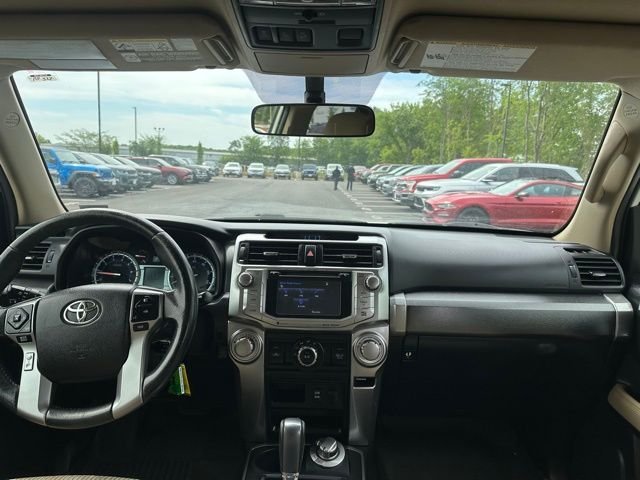Used 2016 White Toyota SR5 image 25