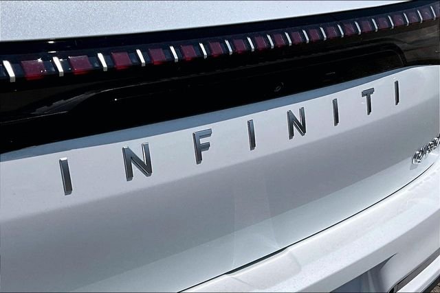 New 2027 RADIANT WHITE INFINITI LUXE image 8