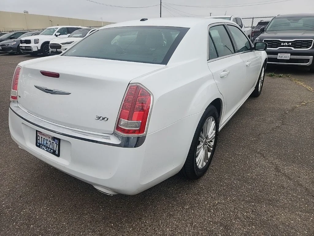 Used 2013 White Chrysler Base image 11