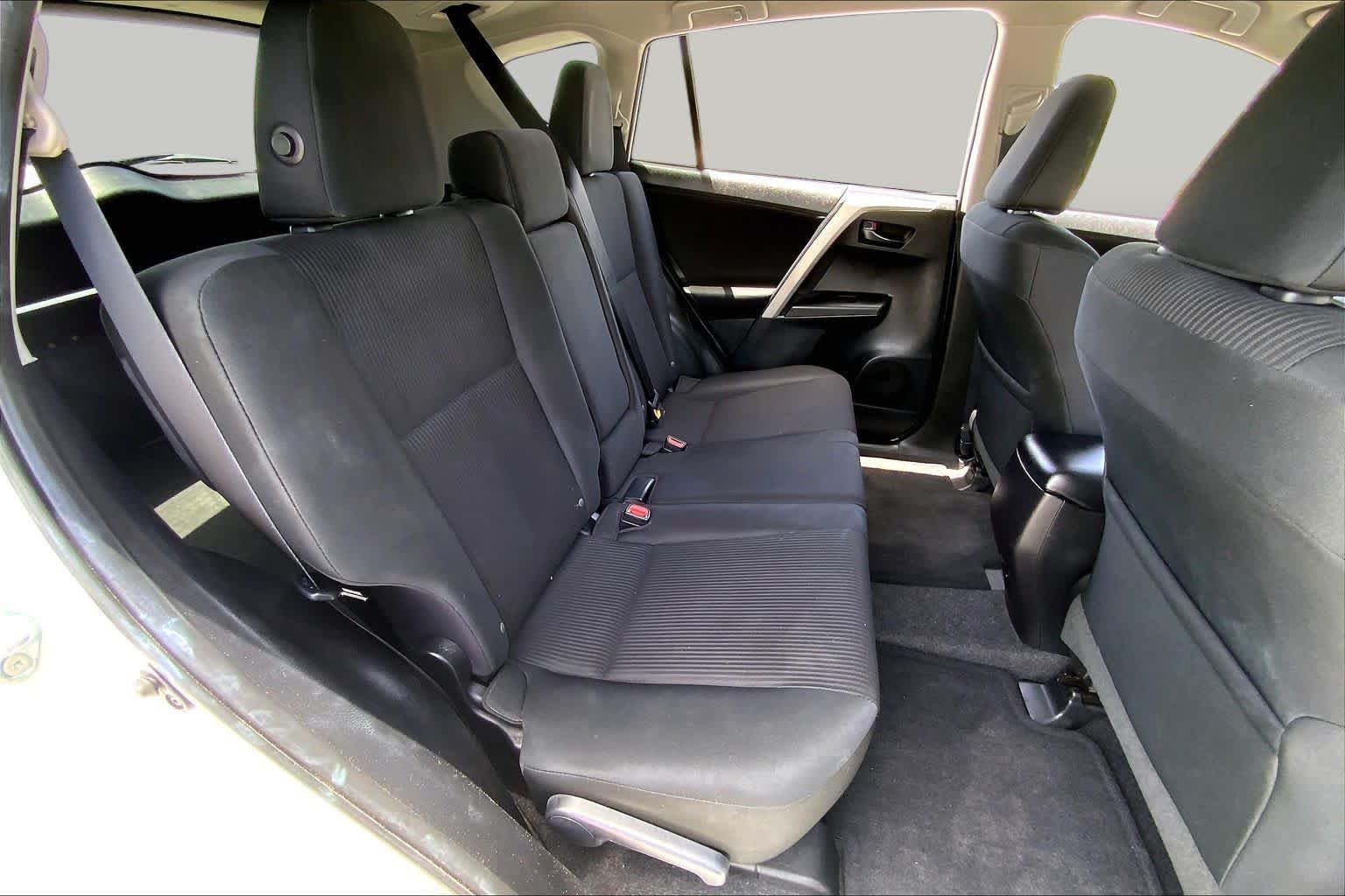 Used 2016 Super White Toyota LE image 19