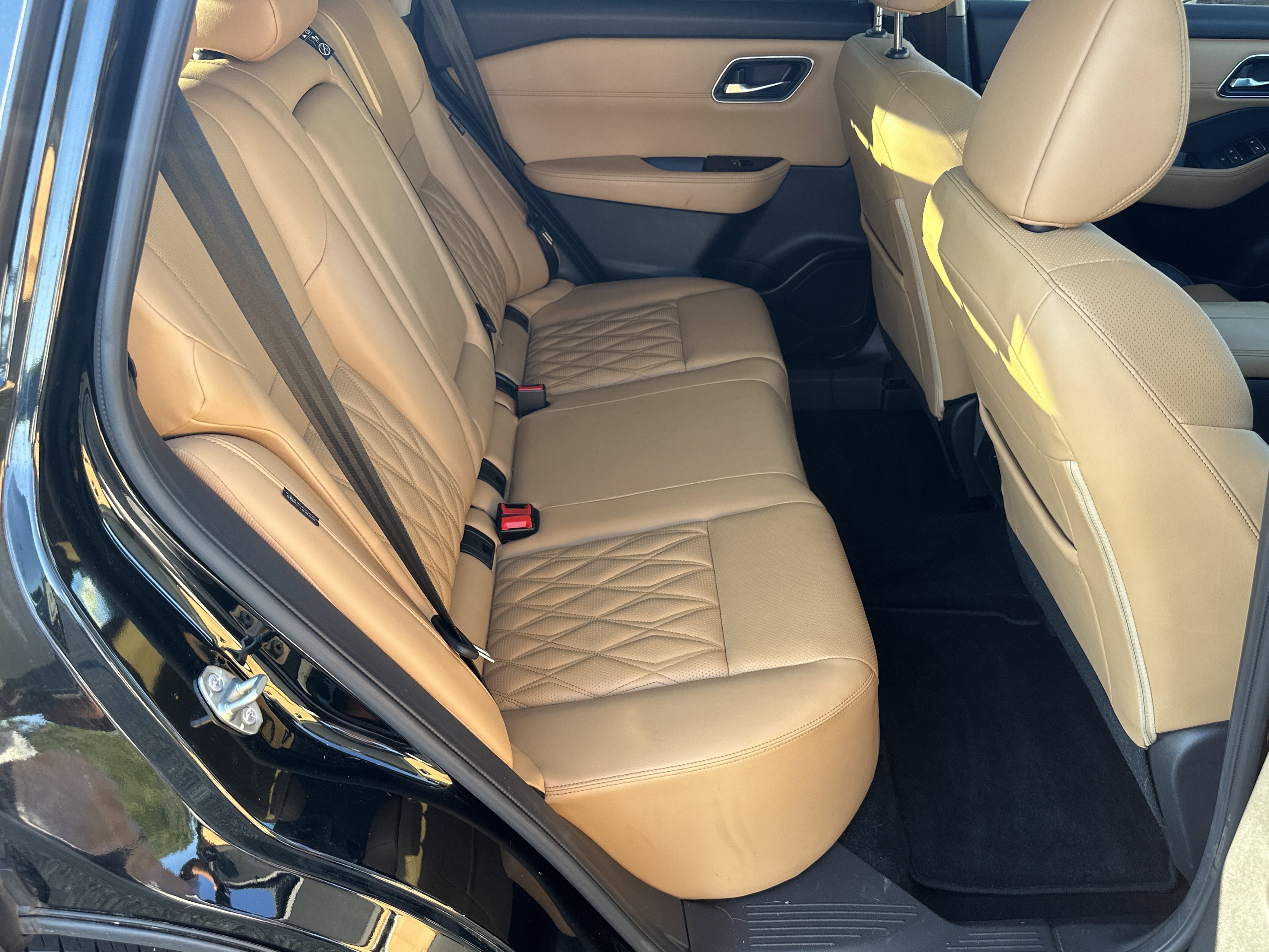 Used 2023 Super Black Nissan Platinum image 17