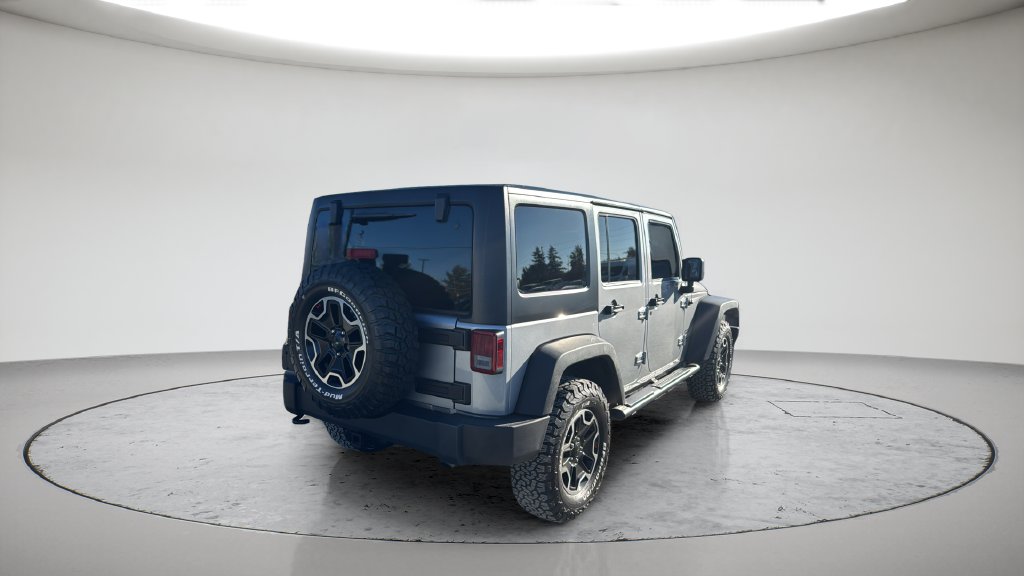 Used 2013 Silver Jeep Unlimited Sport image 9